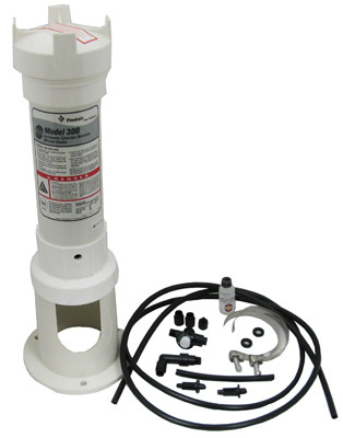 What type of chlorine tablets does the R171016 Pentair Rainbow 300 Automatic Off-Line Chlorinator Feeder use, and how often do they need to be refilled?